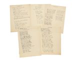 quatre pages de lettres manuscrites sont empilées les unes sur les autres
