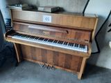 a piano that is sitting in the corner of a room