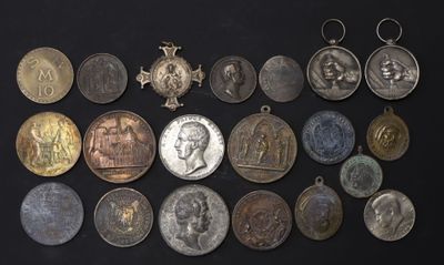 Lot de vingt médailles. D. : de 2,5 cm à 4 cm.