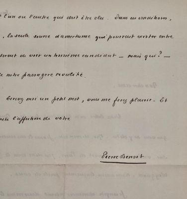 lettre rédigée en français sur une feuille de papier comportant des inscriptions