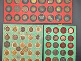 trois types de pièces différents sont présentés sur un fond noir