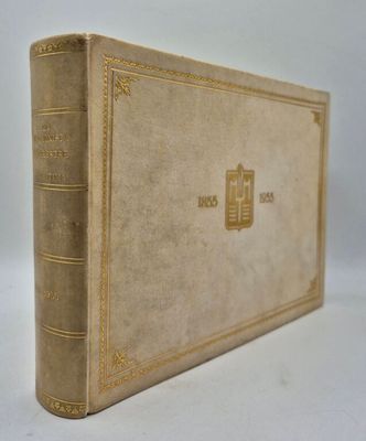 gros plan d'un livre sur une table à fond blanc