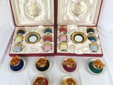 une image représentant une boîte contenant un ensemble de six tasses et soucoupes