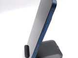 a cell phone that is sitting on top of a stand