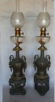 Grande paire de lampes à pétrole, fûts, montures et socles e…