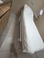 D2 - TOULOUSE – Un lot de 4 tables de soin Yoshi en bois, él… (photo 4)