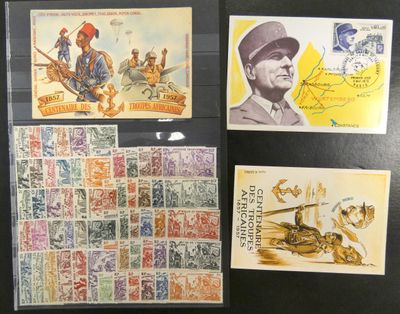 Plusieurs timbres différents sont exposés sur un fond noir.