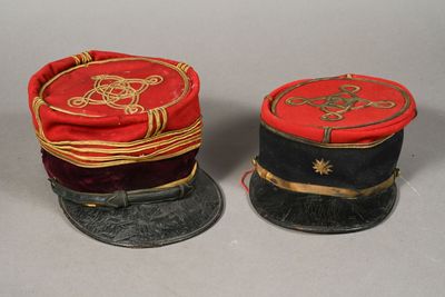 FRANCE. SERVICE DE SANTE. Képis d'officiers, un de commandan…