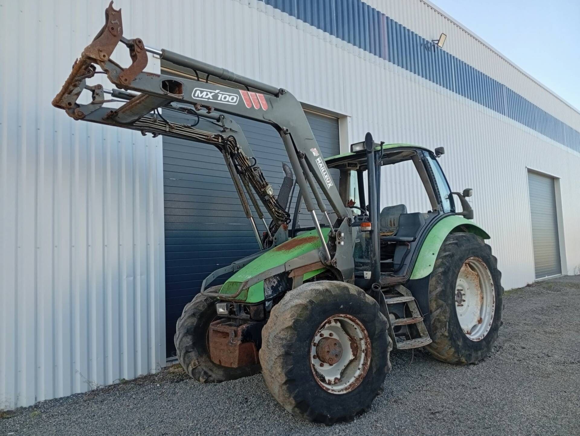 DEUTZ-FAHR TRACTEUR AGRICOLE DEUTZ AGROTRON 85 AVEC CHARGEUR…
