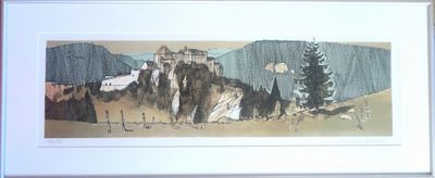 une photo d'une photo d'un château dans les montagnes