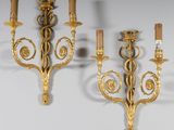paire d'appliques murales antiques en laiton avec bougies sur chacune d'elles