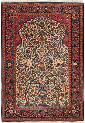 un tapis persan antique avec un motif floral sur fond blanc