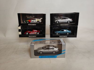 MINICHAMPS : Lot de 5 miniatures automobiles en boîte vitrin…