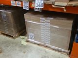 toutes ces boîtes qui se trouvent sur les rayons du magasin