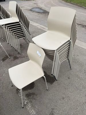 Lot de 12 chaises AKABA de couleur beige