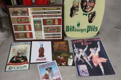 un grand nombre d'objets posés sur une table