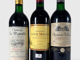 trois bouteilles de vin posées l'une à côté de l'autre sur une table