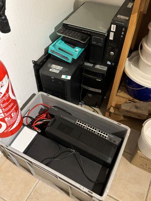 Lot cinq tours unité centrale + claviers