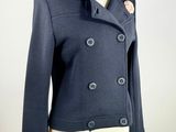 une photo d'un manteau « peale » pour femme sur un mannequin