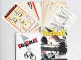 un grand nombre de livres posés sur une table