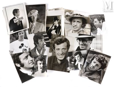 de nombreuses photos en noir et blanc d'hommes et de femmes