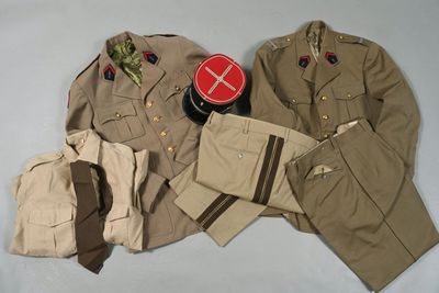 FRANCE. Uniformes d'Adjudant et de Capitaine d'Infanterie, p…