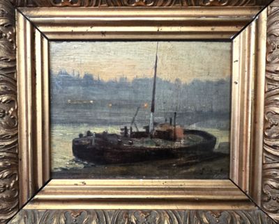 peinture d'un bateau sur un plan d'eau avec une ville en arrière-plan