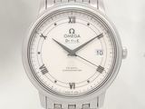 une image d'une montre en gros plan sur fond blanc