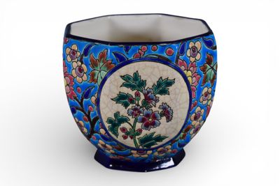 LONGWY. Cache-pot en faÎence à décor floral en cloisonné. - Photo 1