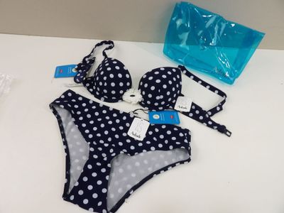 Ensemble de bikini à pois bleus et blancs avec sac assorti