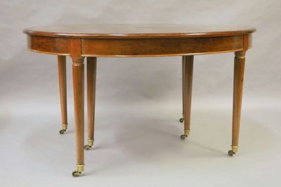 Table en acajou et placage d'acajou, à plateau ovale support…