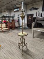 Guéridon tripode formant lampadaire en laiton. (photo 2)