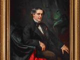 tableau représentant un homme en costume noir et cravate rouge, assis sur une chaise rouge