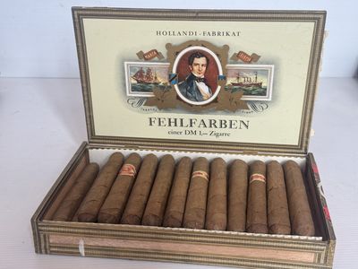 une photo d'une boîte de cigares posée sur une table