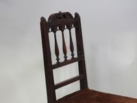 Petite chauffeuse en bois mouluré et sculpté, le dossier à d… (photo 2)