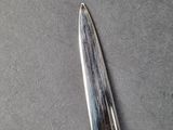 a knife that is laying on top of a table