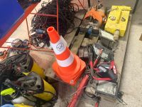 1 lot de cones orange et divers lampes