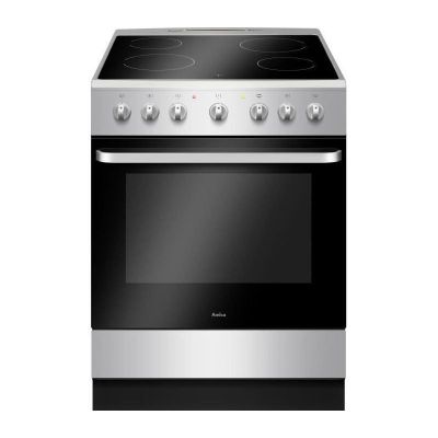 Gros plan sur un four avec une plaque de cuisson, sur fond blanc