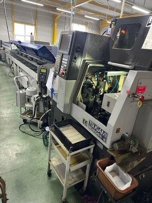 une machine qui se trouve à l'intérieur d'un bâtiment