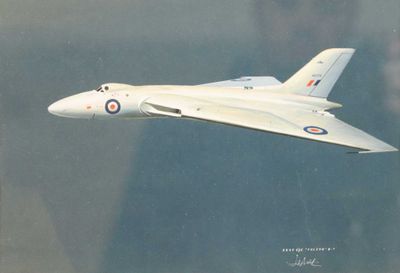 un jet blanc filant dans les airs sur un arrière-plan flou