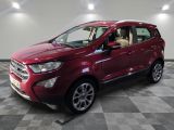 Une Ford Eco-Pace rouge est garée sur un sol à damier