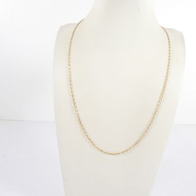 un collier à chaîne en or sur un mannequin mannequin mannequin mannequin mannequin mannequin mannequin mannequin mannequin mannequin