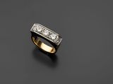 une bague en or 18k et diamants