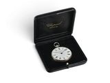 une petite boîte noire contenant une horloge blanche