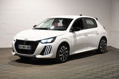 la photo d'une voiture blanche garée dans un garage