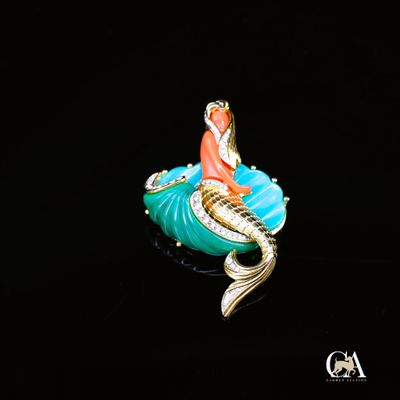 une image représentant une bague sur laquelle est assise une sirène