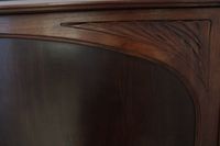 Meuble de présentation en bois sculpté ouvrant par deux vant… (photo 3)