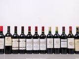 plusieurs bouteilles de vin sont alignées sur une table