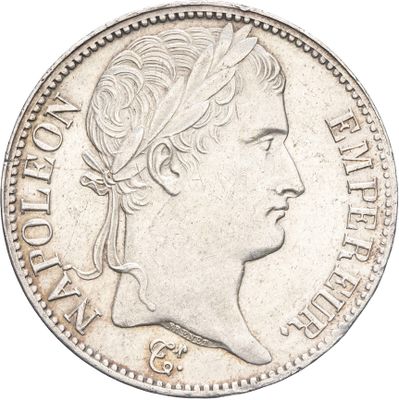 gros plan d'une pièce de monnaie sur laquelle figure une tête de femme