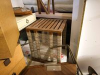 Lot de meubles courants : deux paires de chevets, une table … (photo 3)